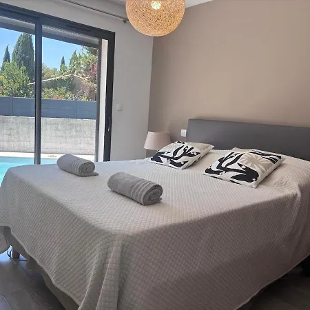 Charmante Avec Piscine Villa *