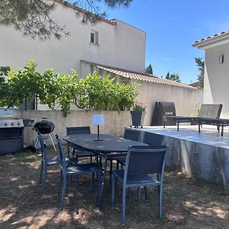 Charmante Avec Piscine Willa